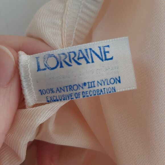 Vtg Lorraine Half Slip S  Nylon Made in USA Beige/Champaign SCALLOPED LACE TRIM - Picture 4 of 5